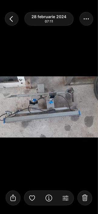 Vand suport de doua biciclete pe carlig