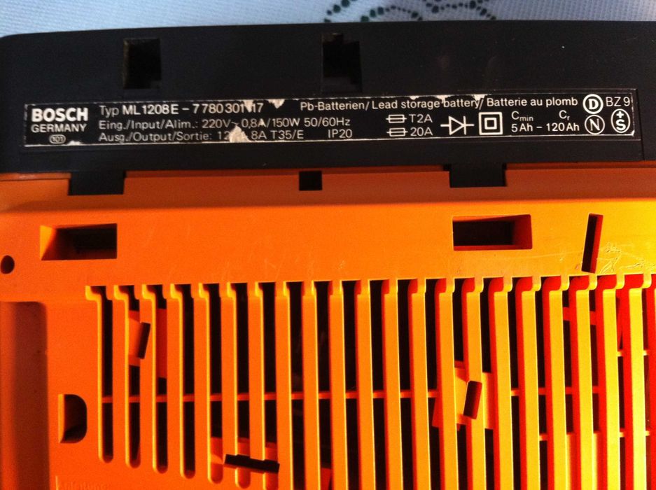 Redresor Bosch Ladegerat  12V / 12Amp