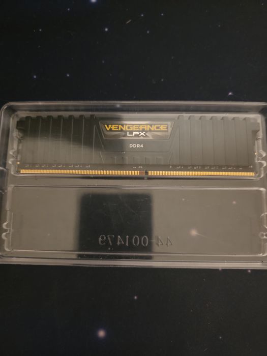 1x8 gb ram corsair 3600 mhz CL 18