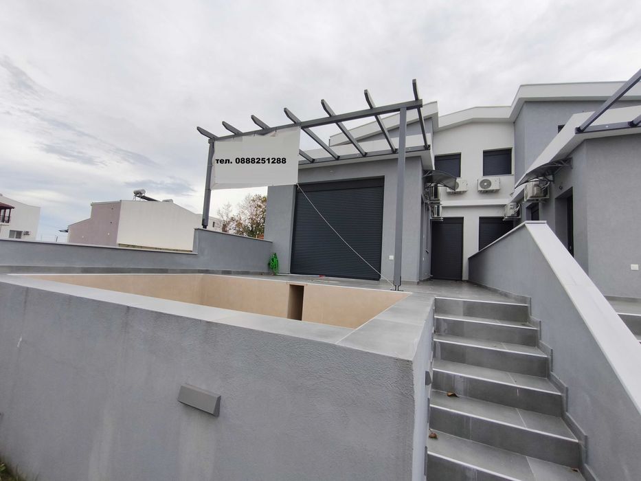 Продава нова къща 58м2 с басейн и двор 120 м2 в Паралия Врасна, Гърция