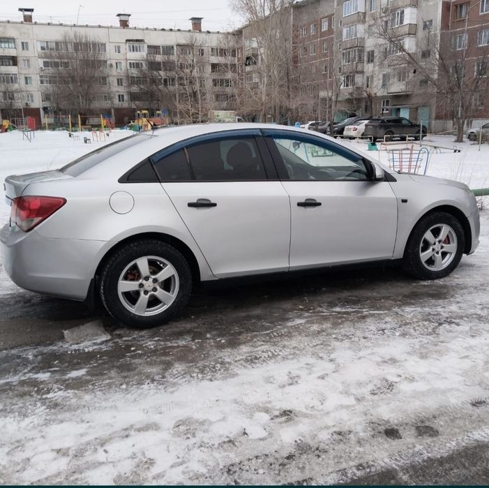Продам автомобиль шевроле.