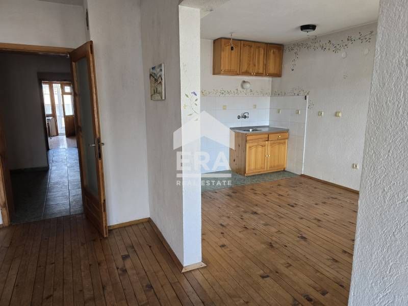 Продава се Тристаен апартамент в Благоевград, Широк център - 107 кв.м за 794 €/кв.м - Снимка #3