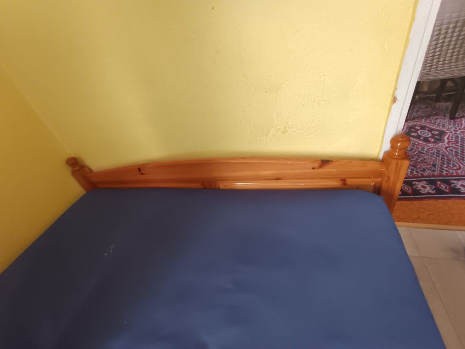 Дървено масивно чамово легло с матрак и подматрачна рамка