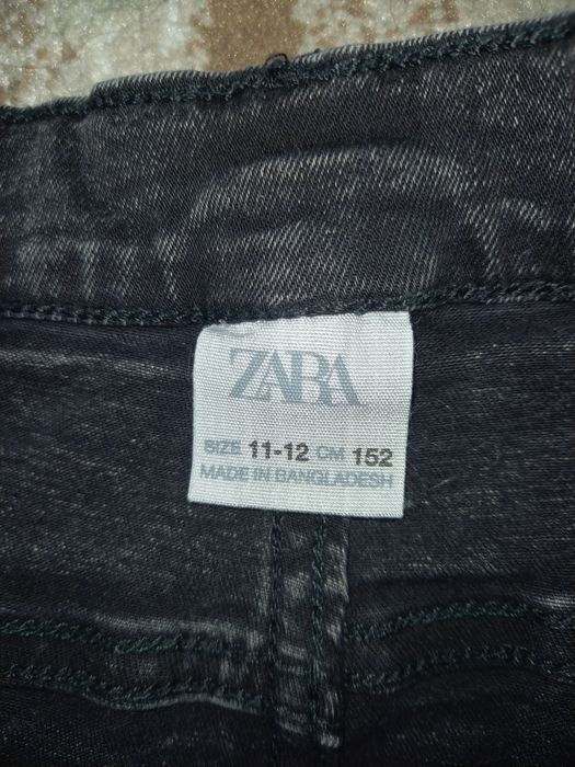 Vând blugi ZARA negri