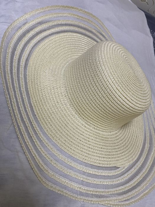 Shlyapa va shapka sharfi bilan