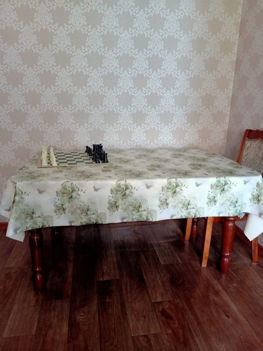 Продам раздвижной стол + стульями