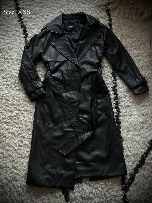 Кожен trench Stradivarius