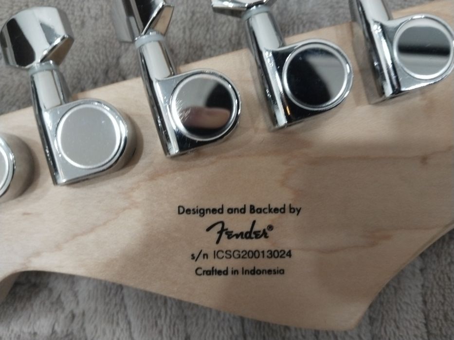 Электро гитара и комбо усилитель