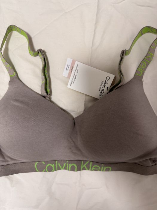 Бюстгалтер Calvin Klein размер M