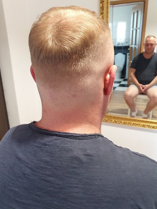 Frizer la domiciliu sau la locația mea.