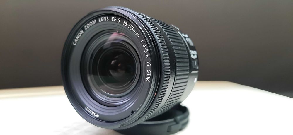 Canon EOS 850D DSLR с Нов обектив EF-S 18-55mm f/4-5.6 IS STM