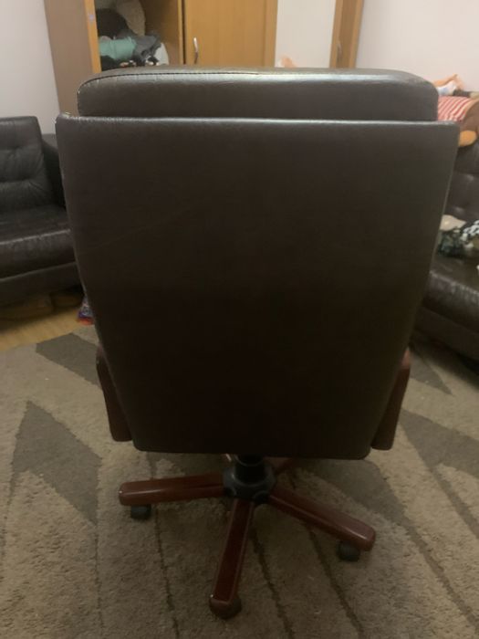 Кожанная офисная мебель