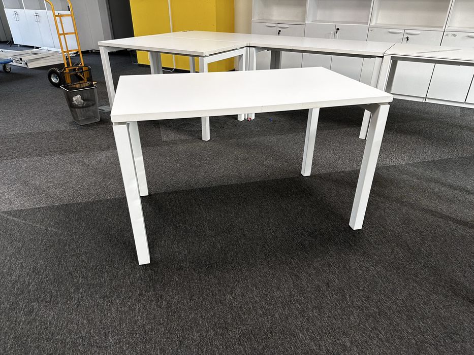 Офис бюро 120×70 см – метална основа, налични на склад