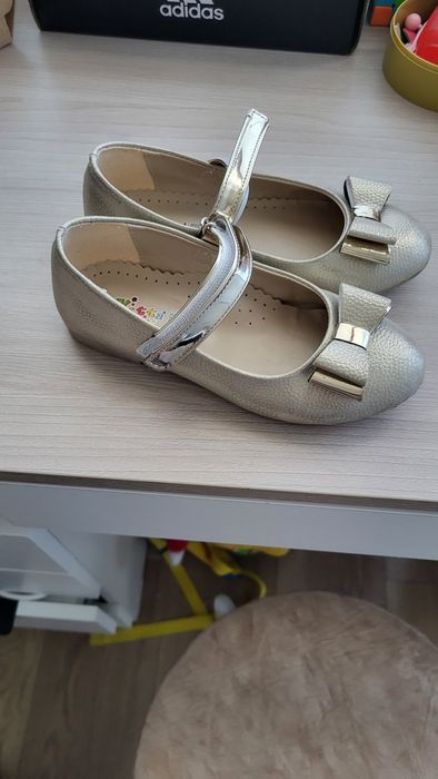 Продам туфли для девочки