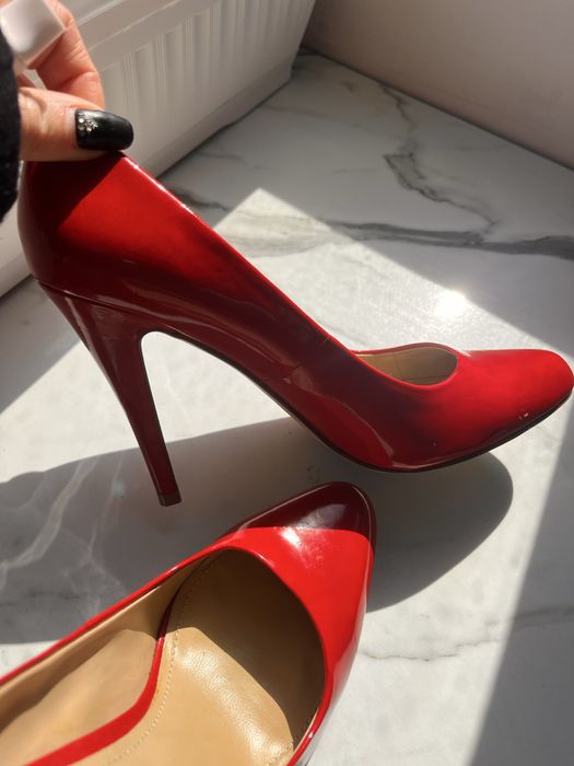 Обувки на ток Aldo в червен лак