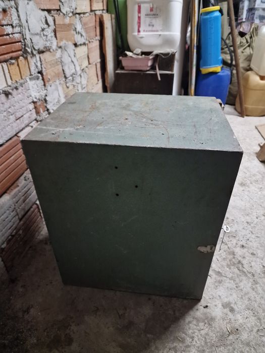 Стара метална каса