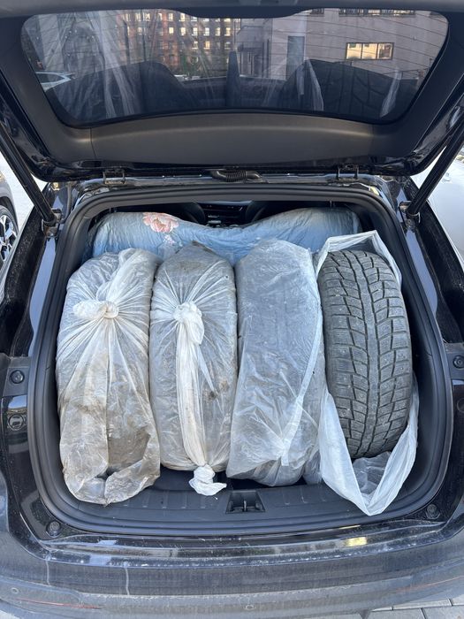 Зимние шины 215 / 55 R17 94T