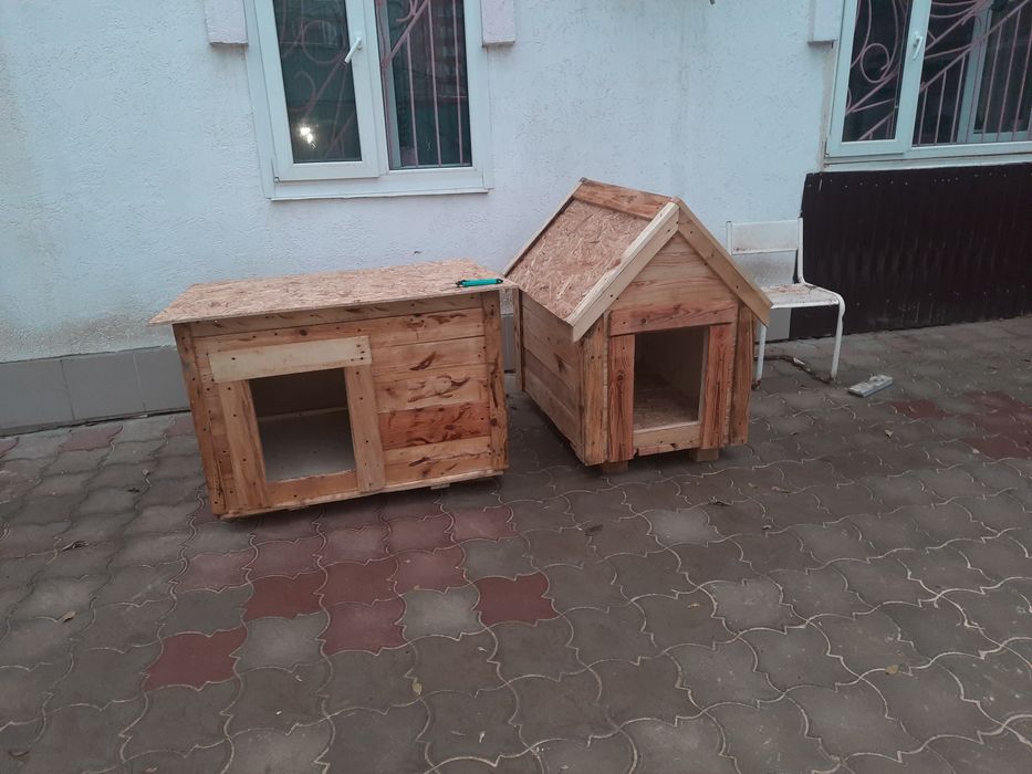 Будки для собак.