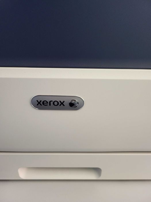 Imprimanta xerox VersaLink C7000 noua cu patroane de culoare noi noute