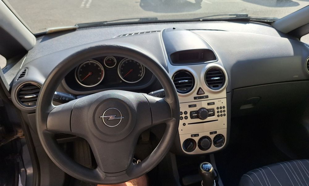 Opel corsa 1.4 benzina