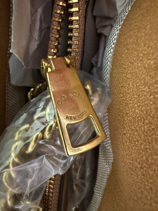 Кафява дамска чанта Coach