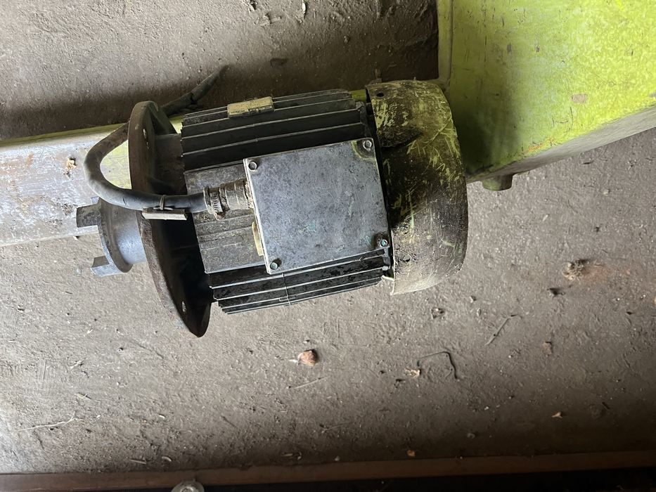 Motor electric 5.5 kw —1.500 rot/min , ten.—220/380 V
