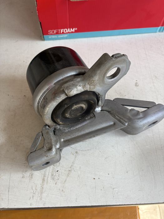 Опора (подушка) двигателя Land Rover