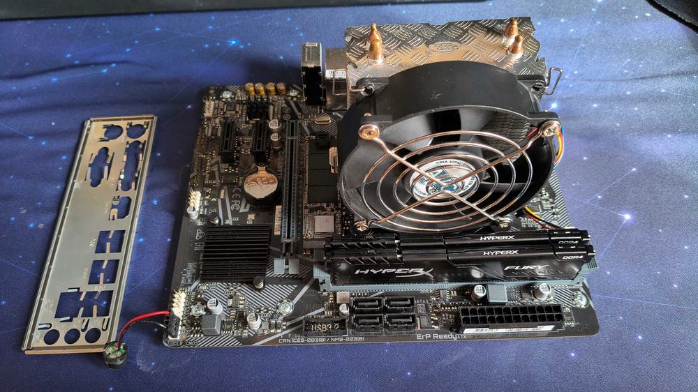 Vand sistem Intel I3 si AMD RX550