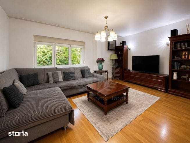 Vând apartament 4 camere ultracentral