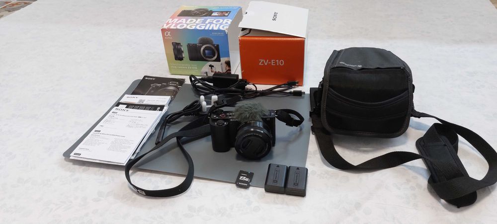 SONY ZV -E10 4k видео и фото камера в оригиналната си опаковка
