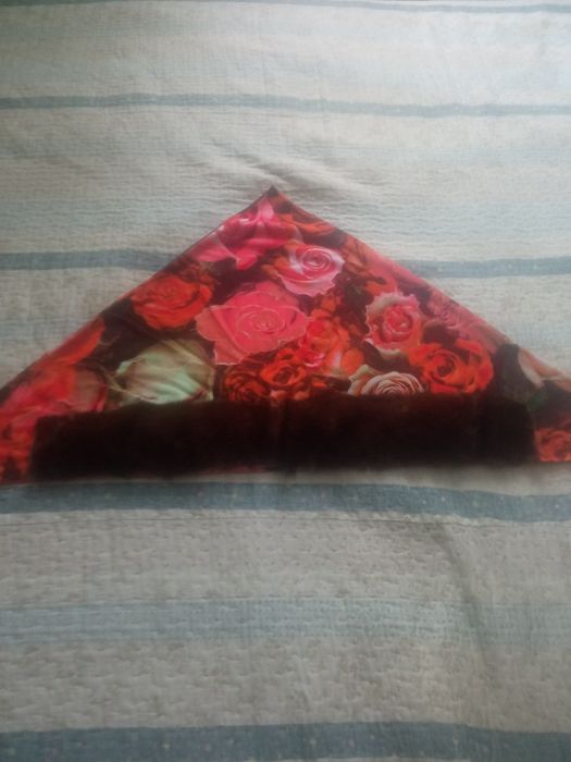 Платок шерстяной с норкой