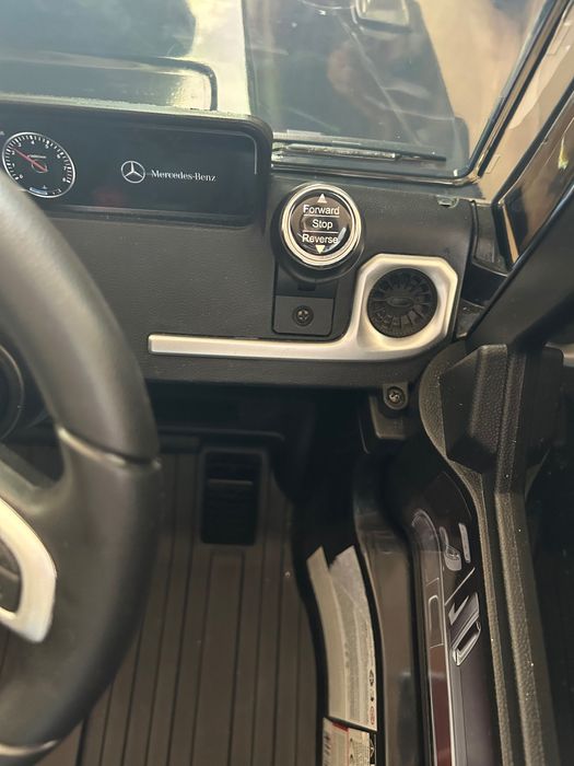 Акумулаторен джип MERCEDES-BENZ с родителски контрол