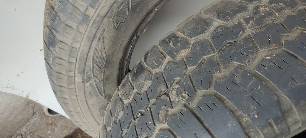 Продам 2 шины б/у