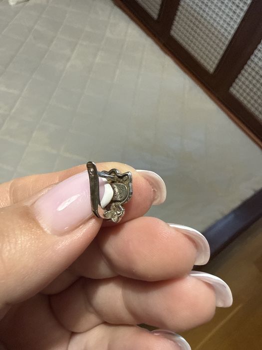 Продам серебрянные серьги Hello kity