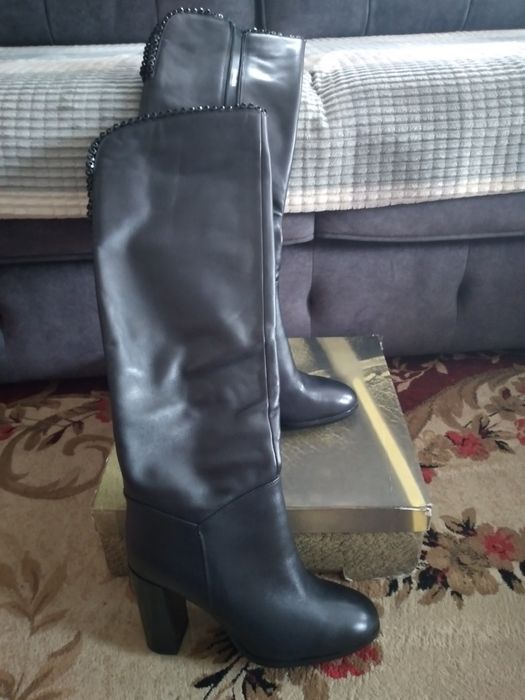 Продам кожаные зимние сапоги.