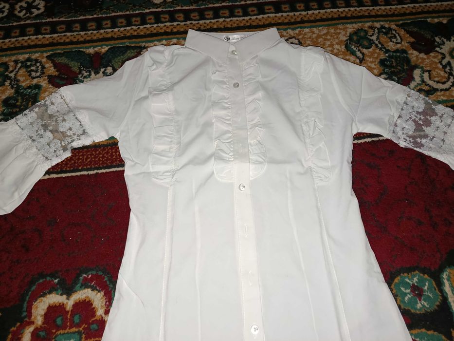 Продается кофта белая