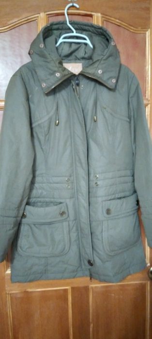 Продам куртку женскую