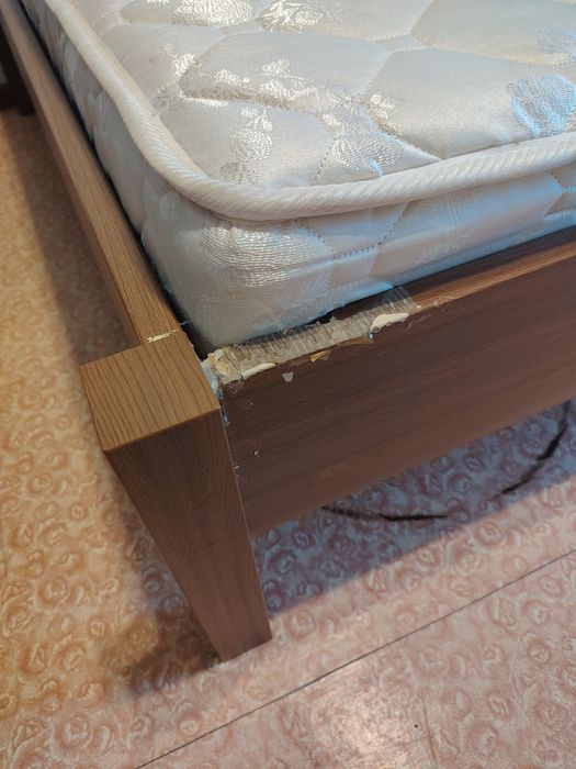 Кровать с матрасом