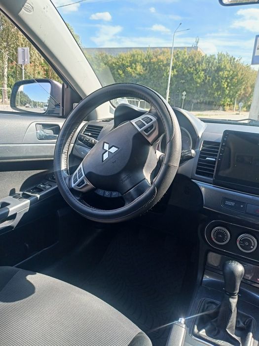 Mitsubishi  lancer