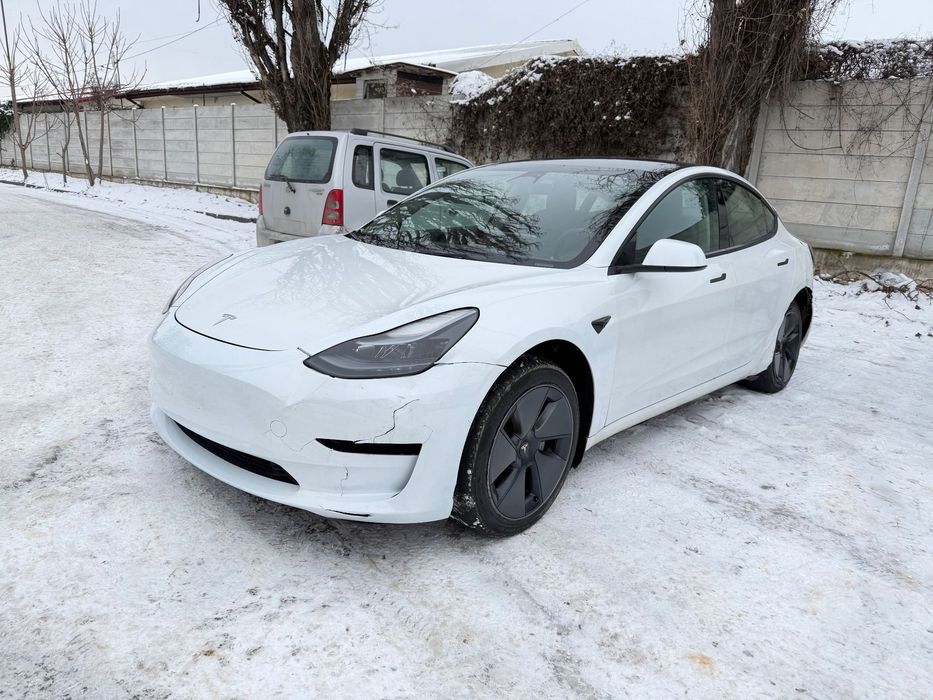 Tesla Model 3 Usor avariata