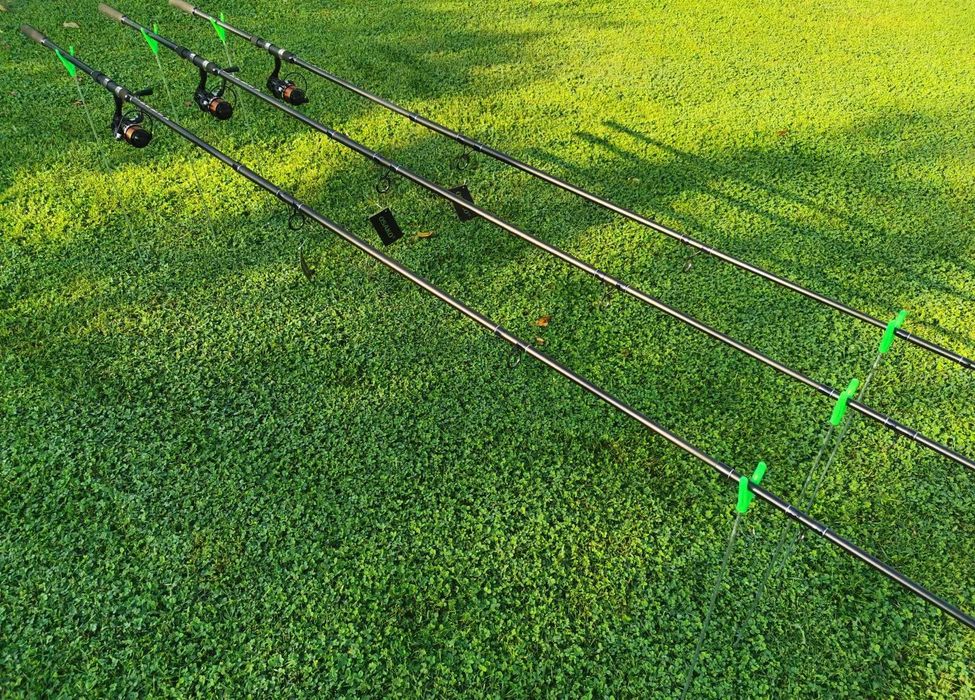 Комплект три шарански въдици с 6 лагера и влакна . НОВИ !