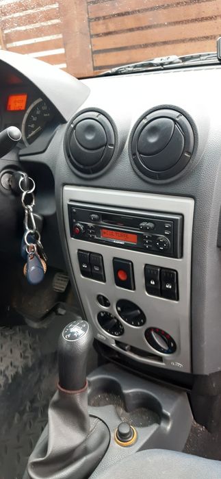 Vând Dacia Logan 1.4MPI