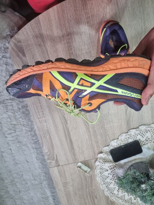 Asics обувки за спорт