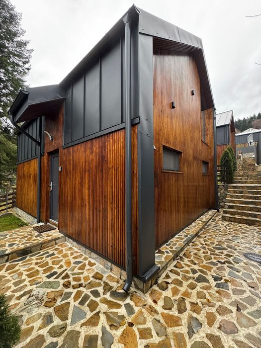 2 cabane scandinave moderne + management inclus + ROI 9.5 ani