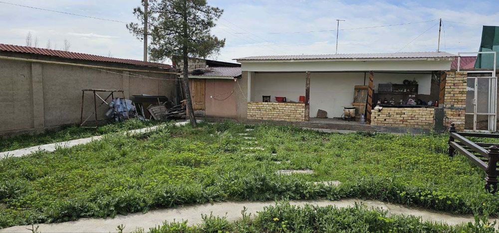 Dacha sotiladi 6 sokik 7 hona  yashashga tayyor gaz suv elektr konali