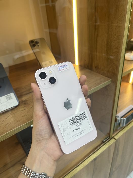 iPhone 13.