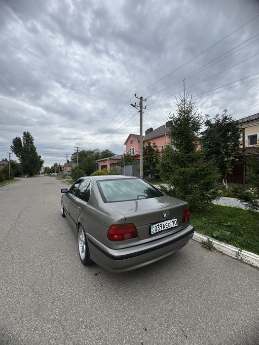 BMW e39 528i живой