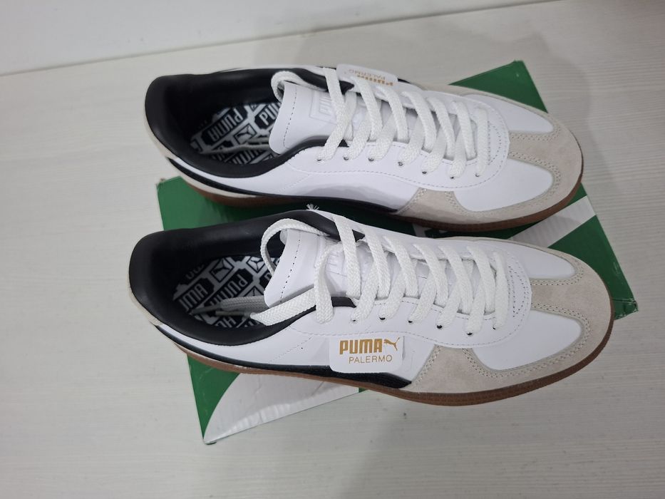 Чёрна-белая кроссовка