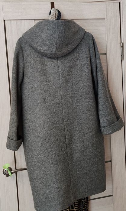 Пальто с капюшоном женское серое