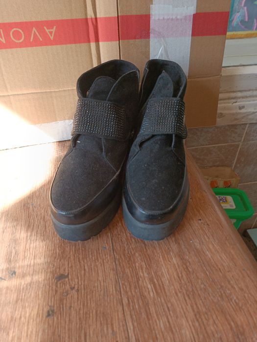 Продаю осенние ботинки